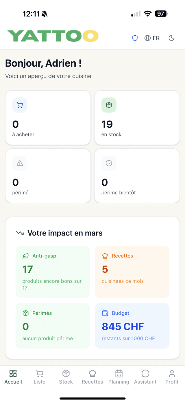 Tableau de bord Yattoo affichant la liste de courses, le stock alimentaire et les suggestions de recettes